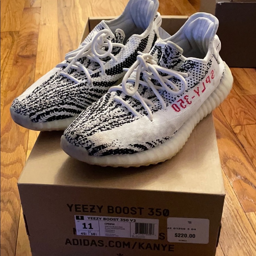 YEEZY BOOST 350 V2 Zebra